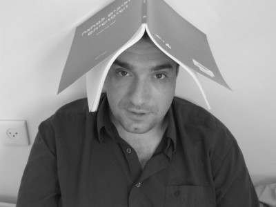 אלי בסקין מתגונן מרקטות. צילום באדיבות בסקין אלי בסקין מתגונן מרקטות. צילום באדיבות בסקין